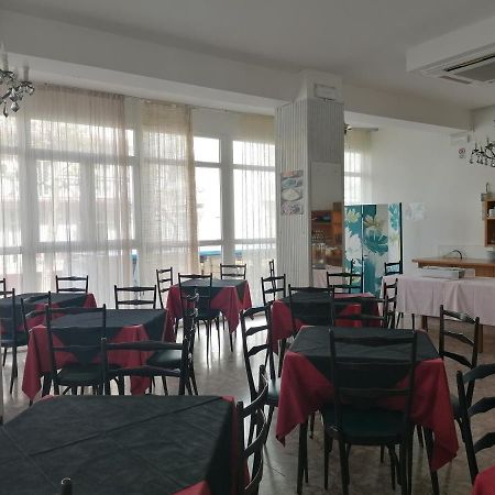 Hotel Nova Dhely Ρίμινι Εξωτερικό φωτογραφία