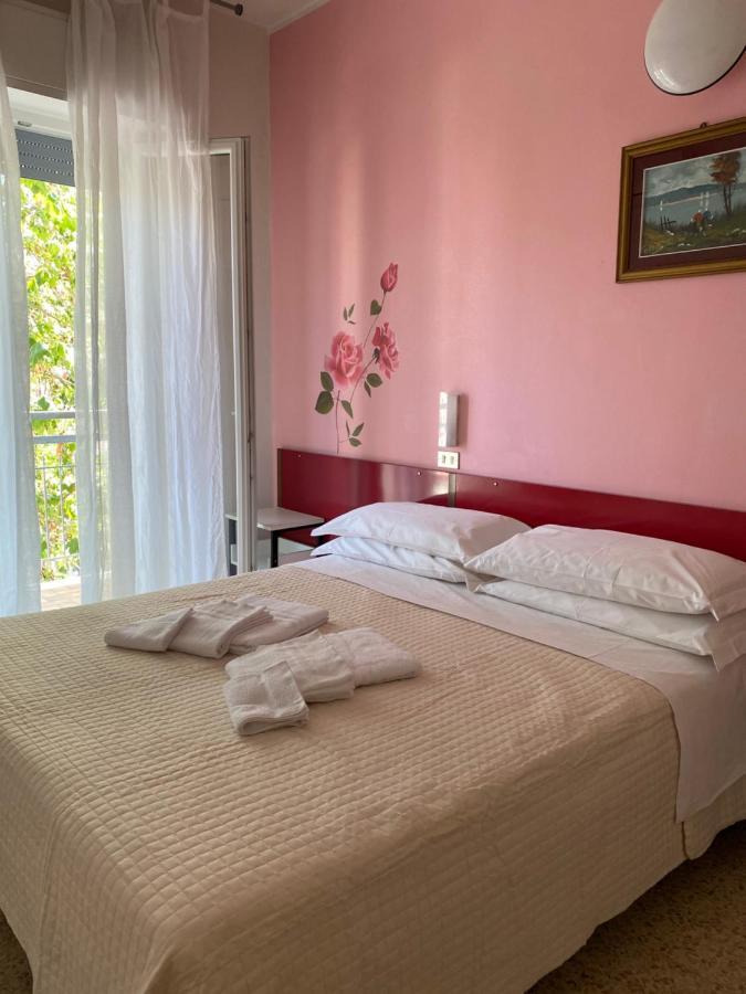 Hotel Nova Dhely Ρίμινι Εξωτερικό φωτογραφία