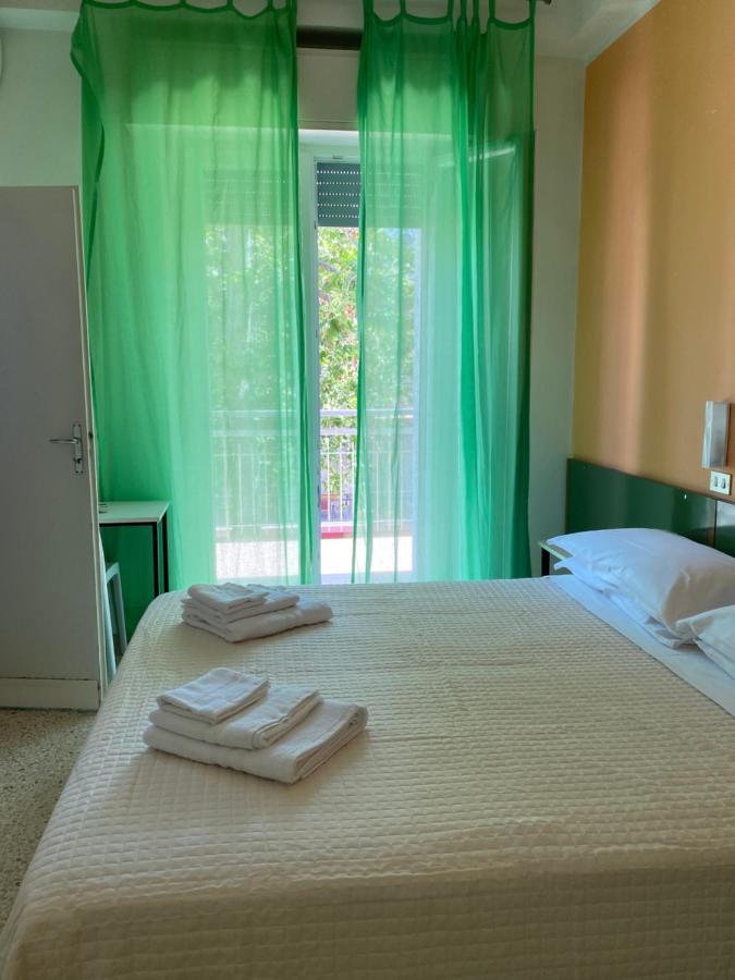 Hotel Nova Dhely Ρίμινι Εξωτερικό φωτογραφία
