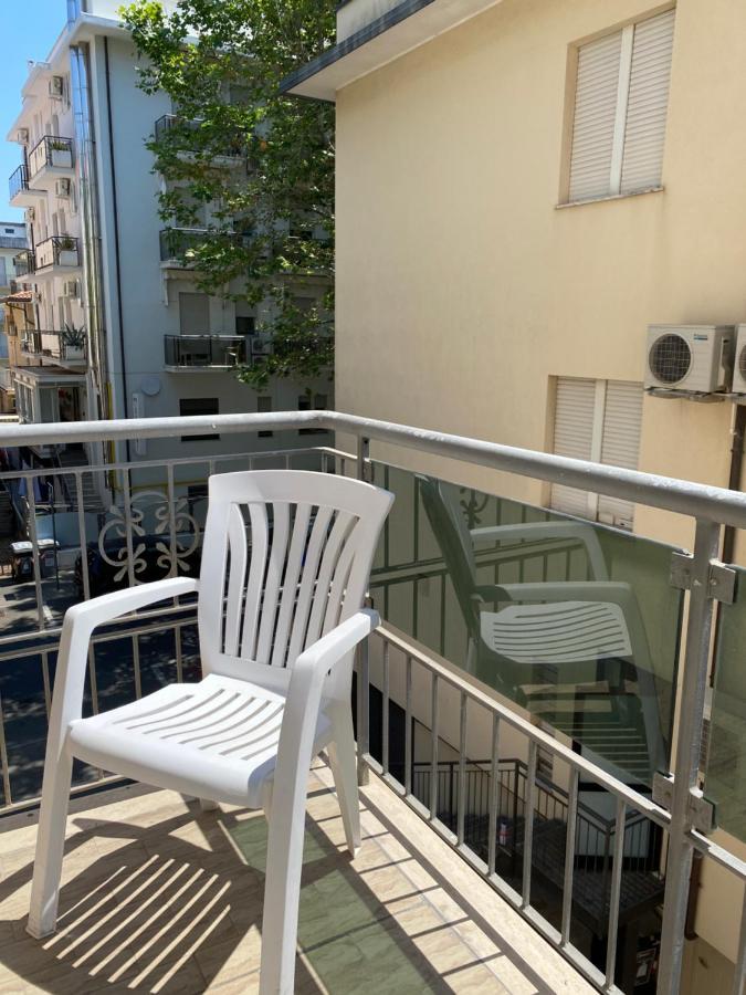 Hotel Nova Dhely Ρίμινι Εξωτερικό φωτογραφία