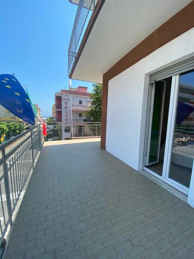 Hotel Nova Dhely Ρίμινι Εξωτερικό φωτογραφία