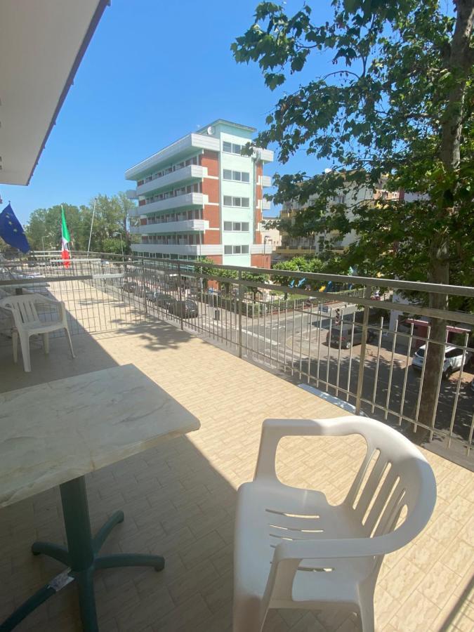 Hotel Nova Dhely Ρίμινι Εξωτερικό φωτογραφία