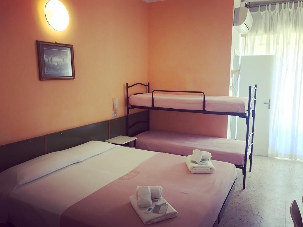 Hotel Nova Dhely Ρίμινι Εξωτερικό φωτογραφία