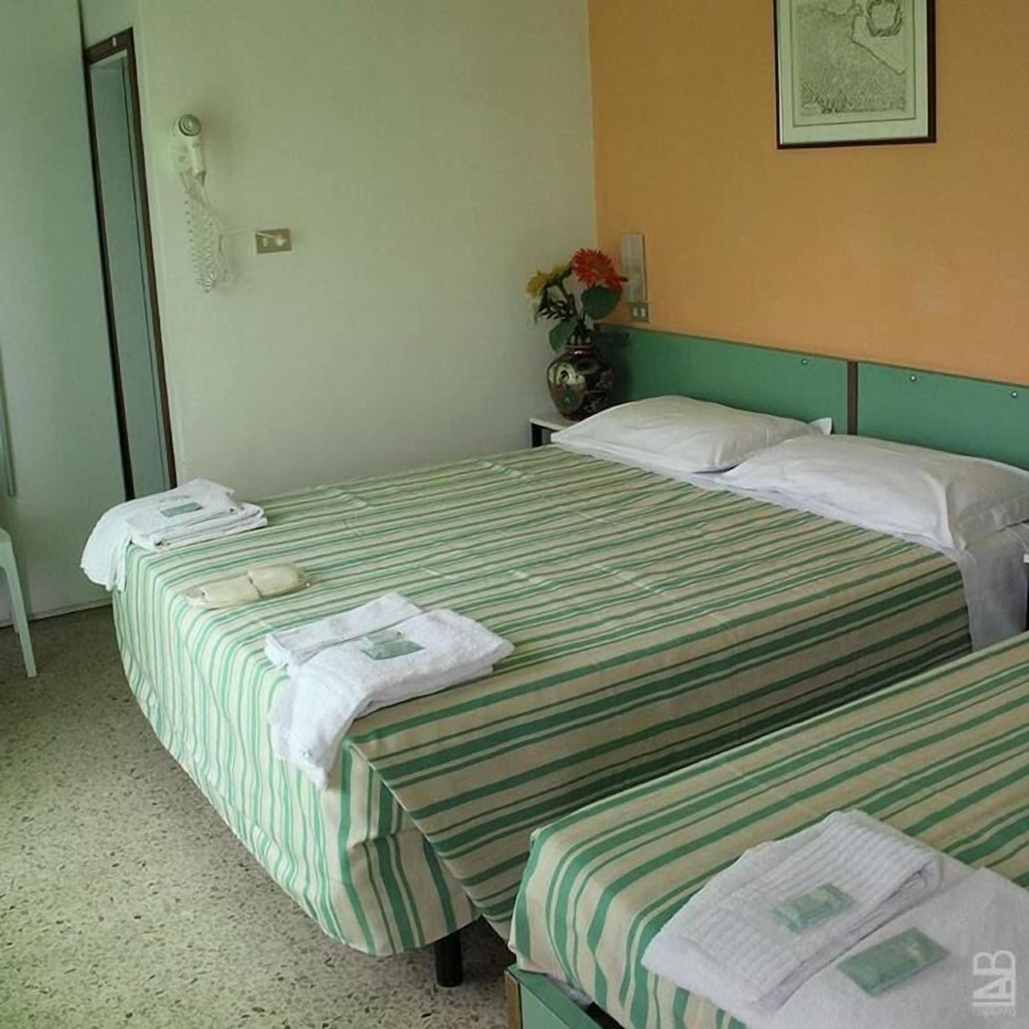 Hotel Nova Dhely Ρίμινι Εξωτερικό φωτογραφία