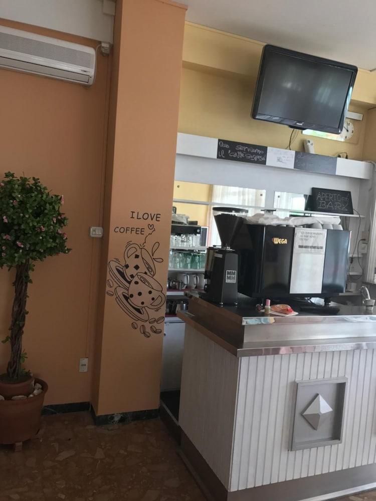 Hotel Nova Dhely Ρίμινι Εξωτερικό φωτογραφία
