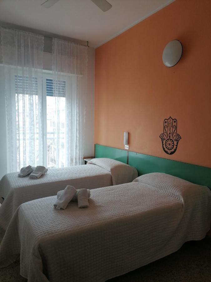 Hotel Nova Dhely Ρίμινι Εξωτερικό φωτογραφία