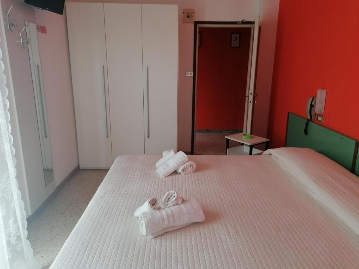 Hotel Nova Dhely Ρίμινι Εξωτερικό φωτογραφία