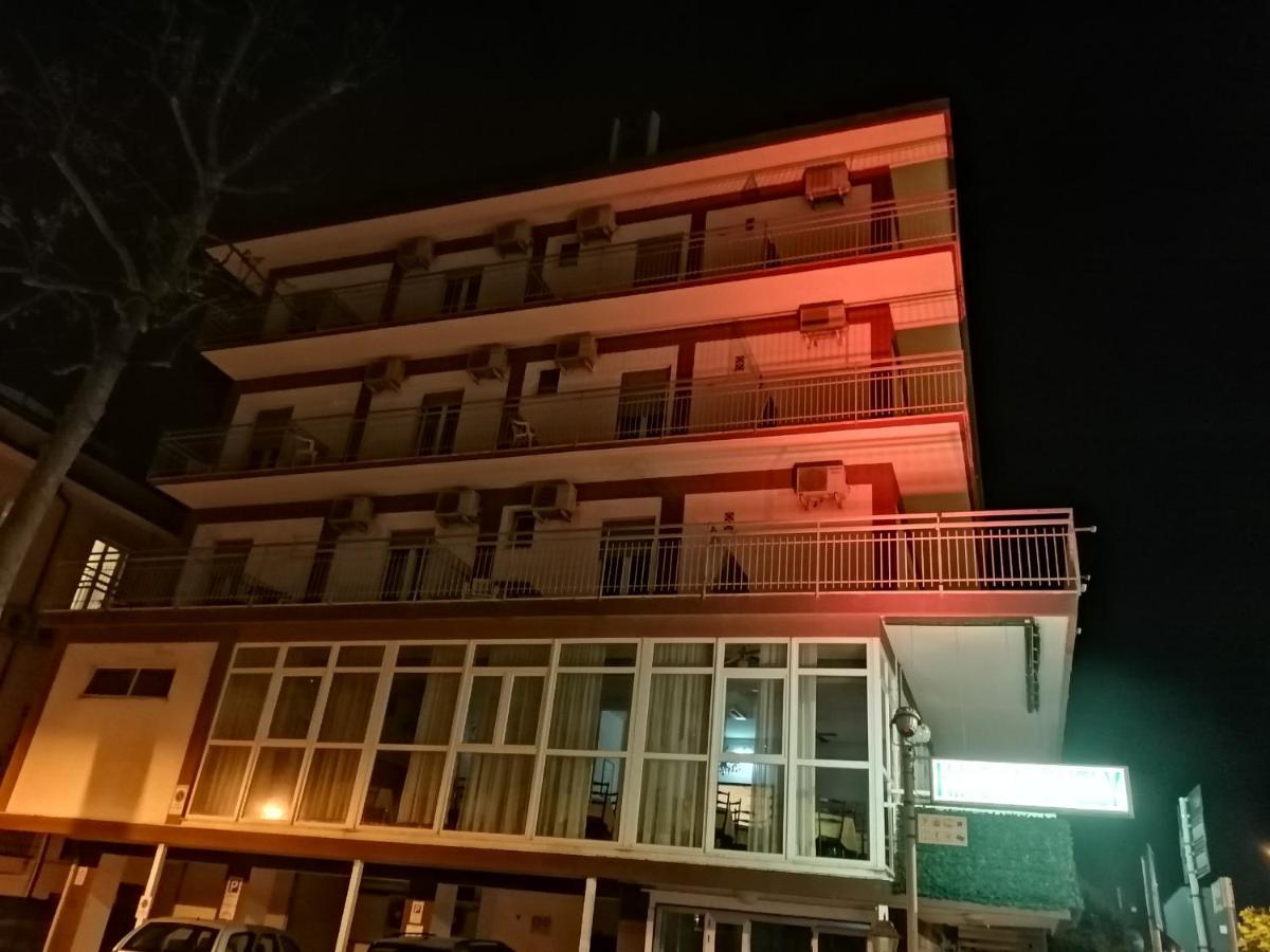Hotel Nova Dhely Ρίμινι Εξωτερικό φωτογραφία