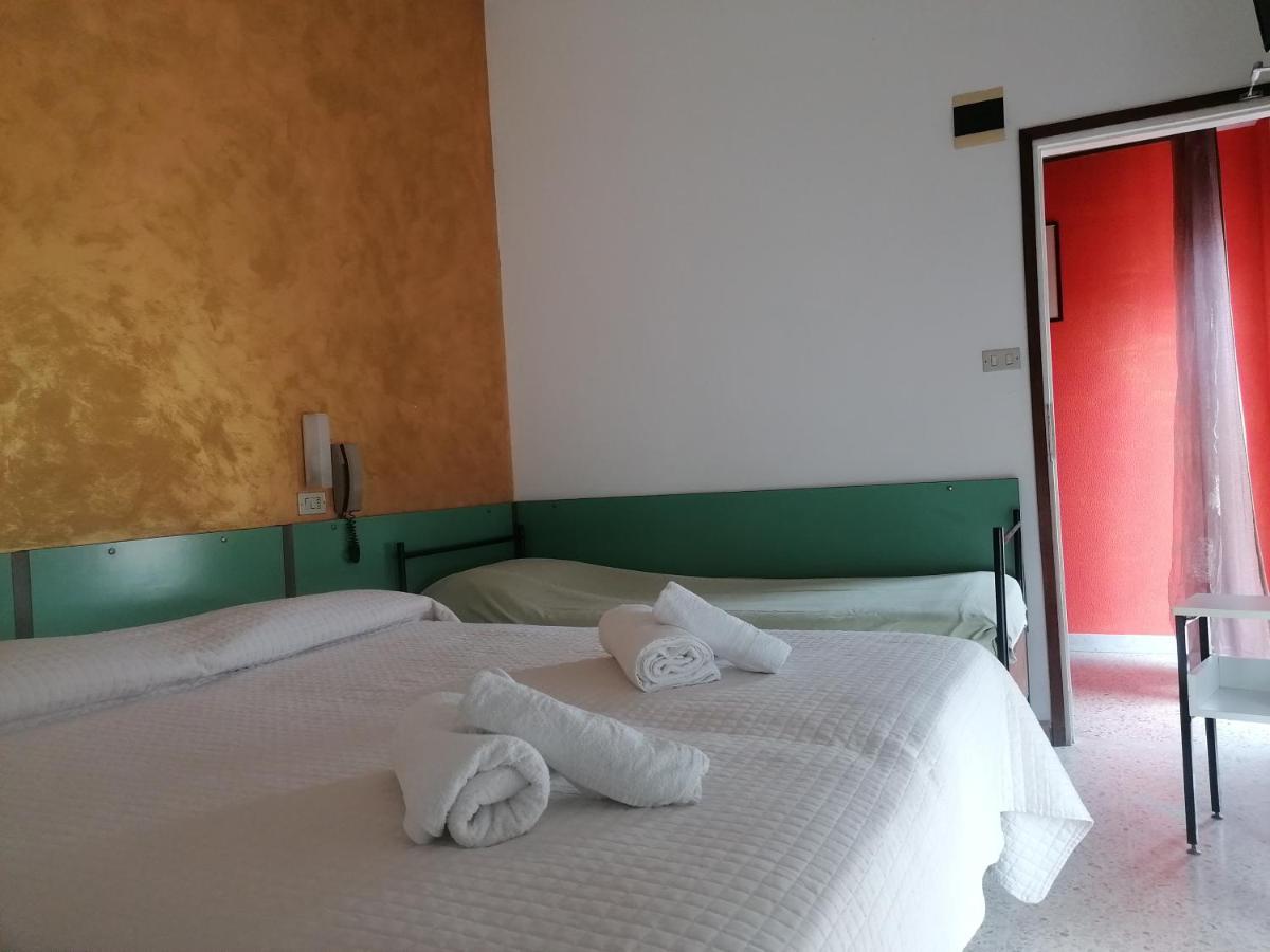 Hotel Nova Dhely Ρίμινι Εξωτερικό φωτογραφία
