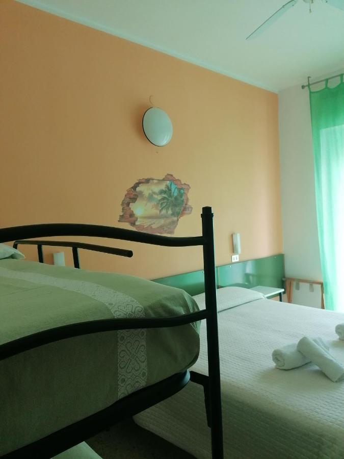 Hotel Nova Dhely Ρίμινι Εξωτερικό φωτογραφία