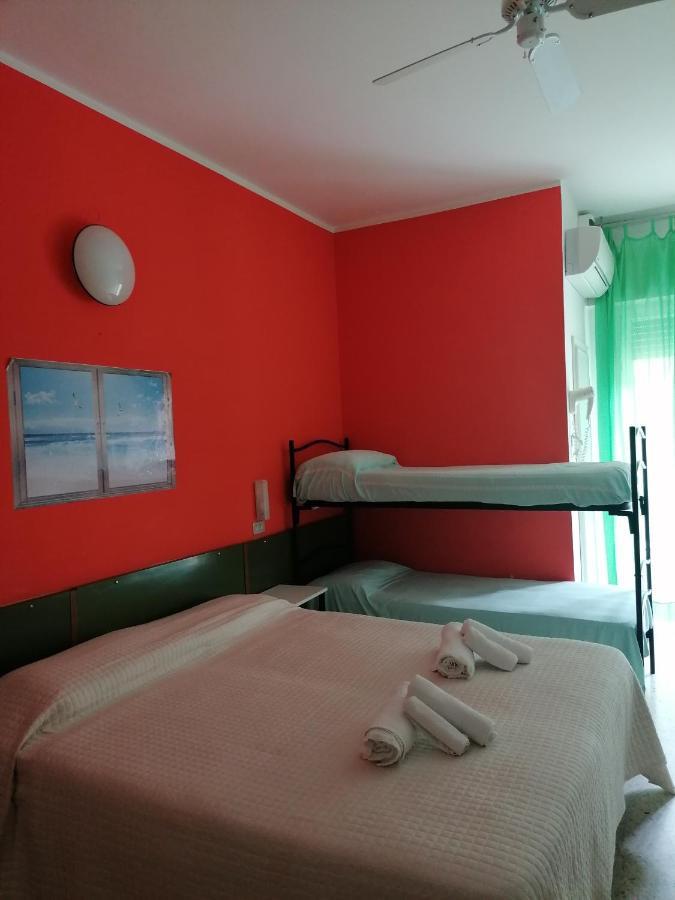 Hotel Nova Dhely Ρίμινι Εξωτερικό φωτογραφία