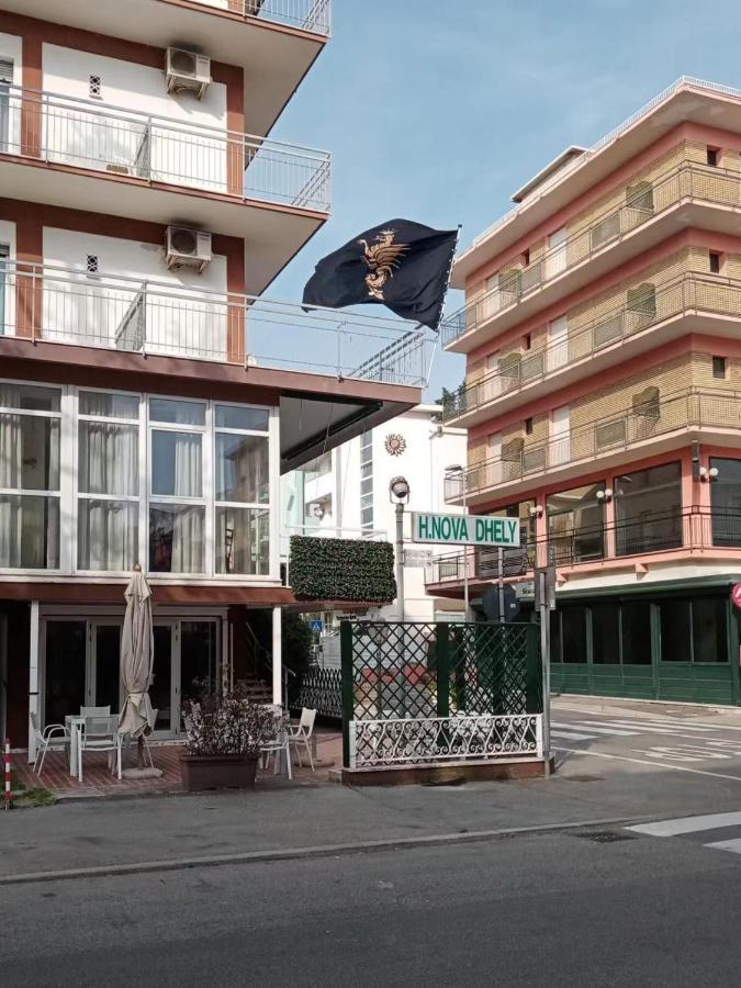 Hotel Nova Dhely Ρίμινι Εξωτερικό φωτογραφία