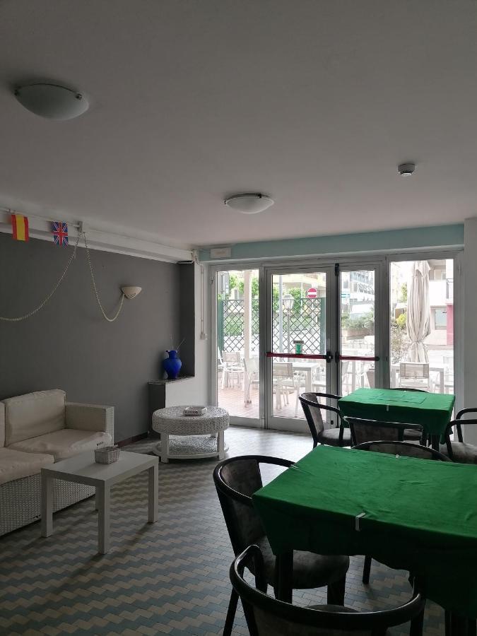 Hotel Nova Dhely Ρίμινι Εξωτερικό φωτογραφία