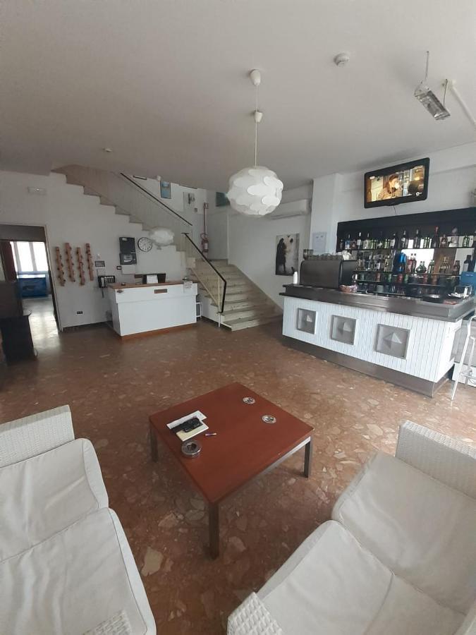 Hotel Nova Dhely Ρίμινι Εξωτερικό φωτογραφία