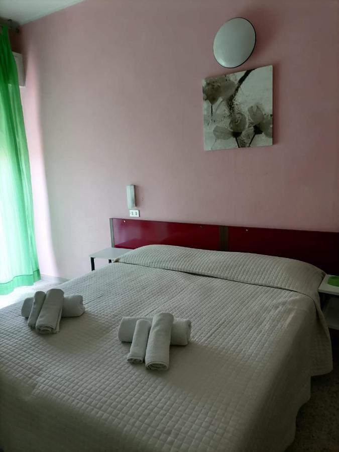 Hotel Nova Dhely Ρίμινι Εξωτερικό φωτογραφία