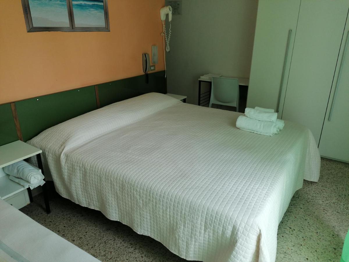 Hotel Nova Dhely Ρίμινι Εξωτερικό φωτογραφία