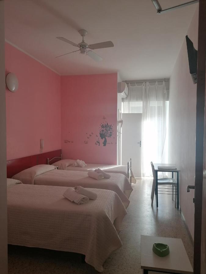 Hotel Nova Dhely Ρίμινι Εξωτερικό φωτογραφία