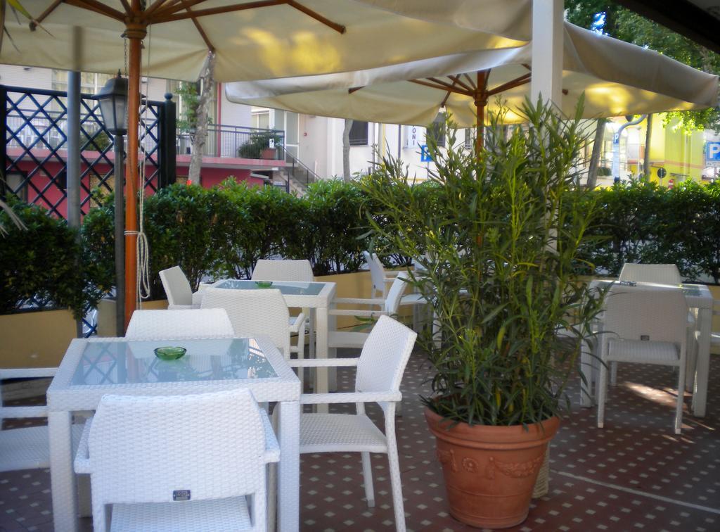 Hotel Nova Dhely Ρίμινι Εξωτερικό φωτογραφία